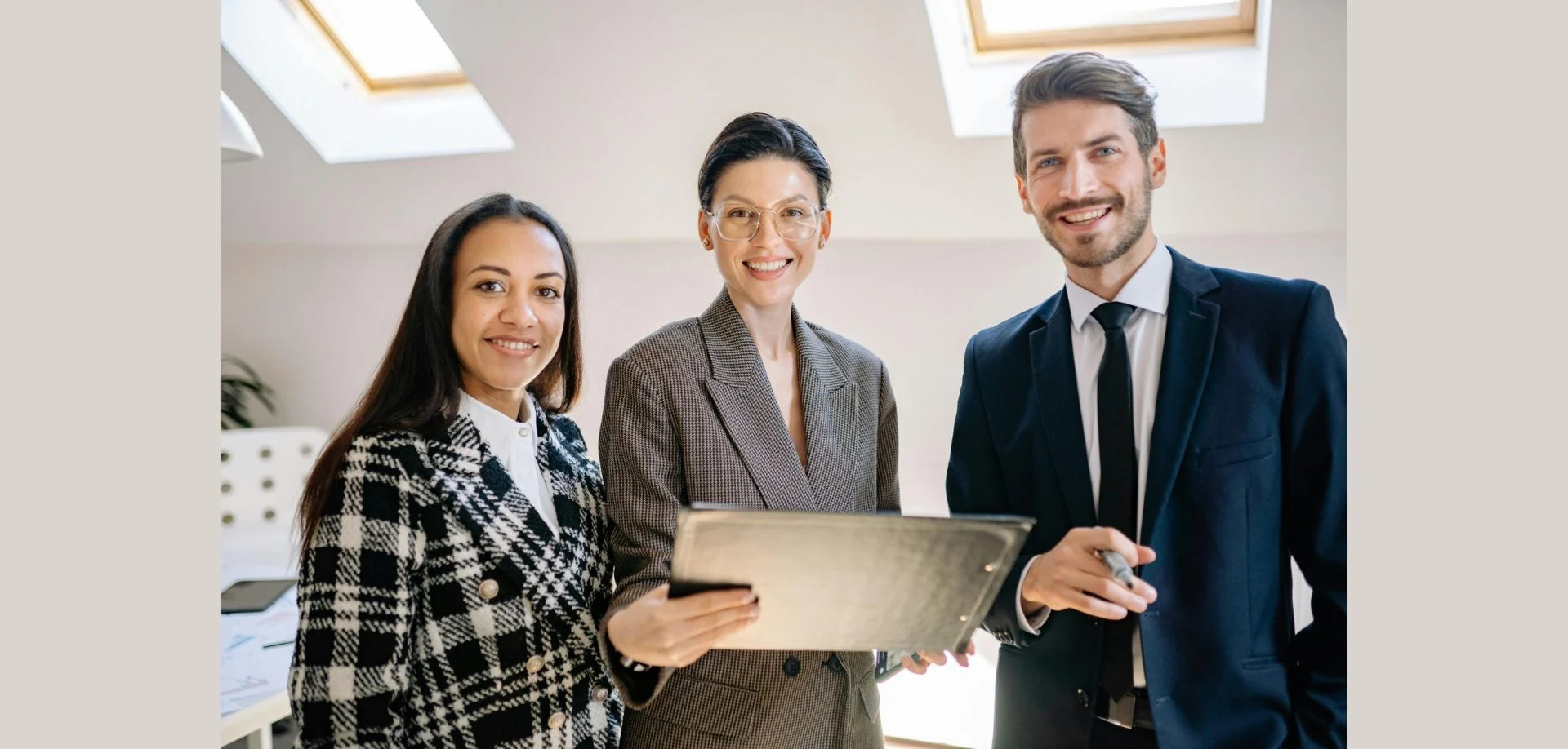 Outfit Ideas for Office Casual Attire: Stylish Looks for Men and Women