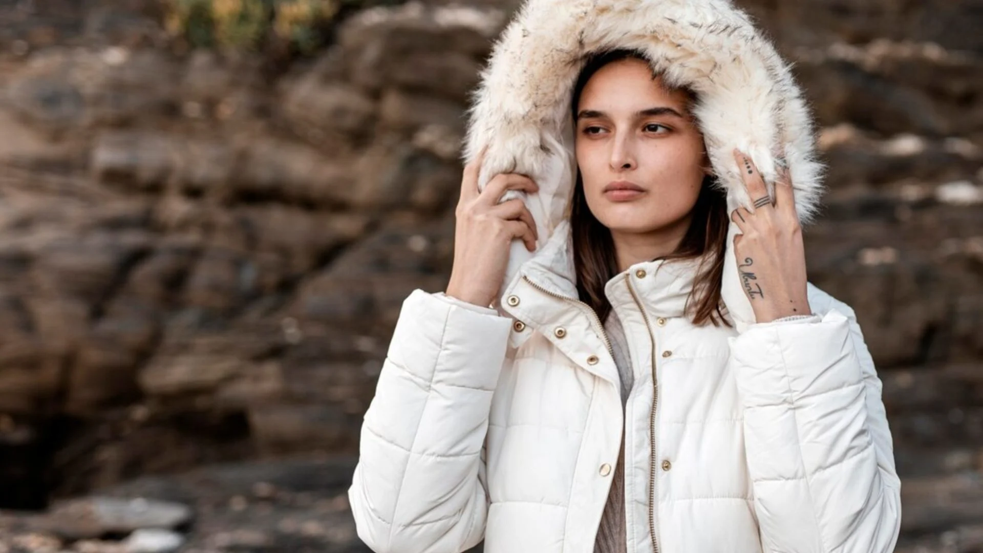 How to Clean White Coat: Easy Methods for Every Fabric and Stain