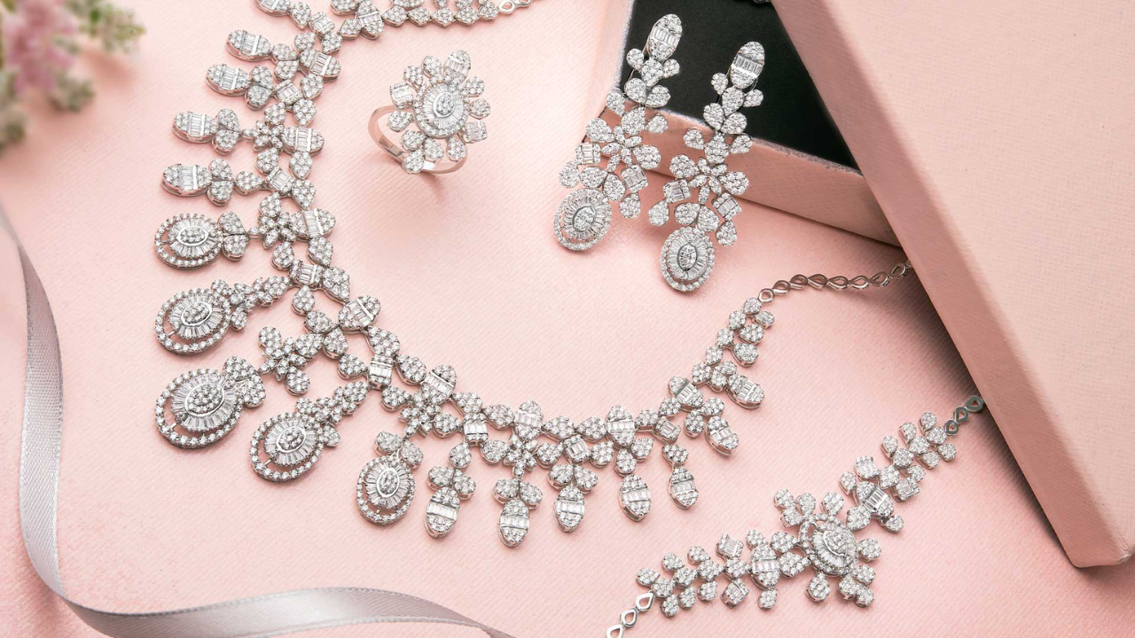 Elegant earring necklace sets wedding design featuring a stunning combination of gold and diamonds, perfect for complementing bridal attire. The harmonious pairing of metals and stones creates a timeless look for any wedding occasion.