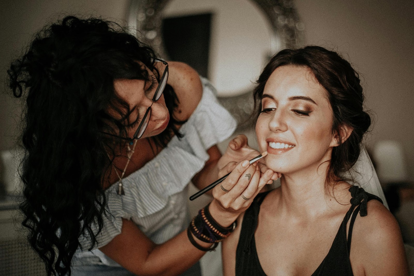 women doing makeup