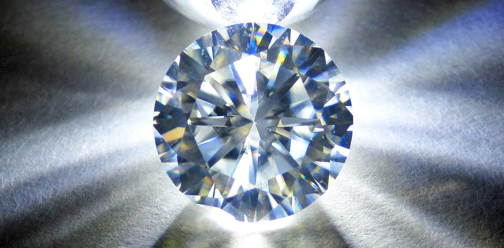 Moissanite vs. Diamond