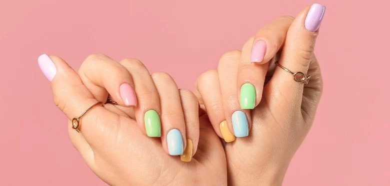 Pastel wedding nails with a stylish multicolor design – trendy bridal nail inspiration for 2025.