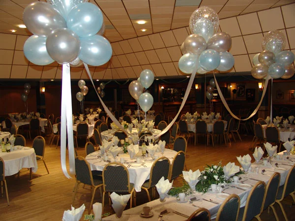 Balloons are cool, so you can make them magnificent decor for the entrance, for example by using the arch or garland.
